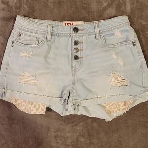 GIRLS Light Wash Jean Shorts with Cheetah Print Pockets